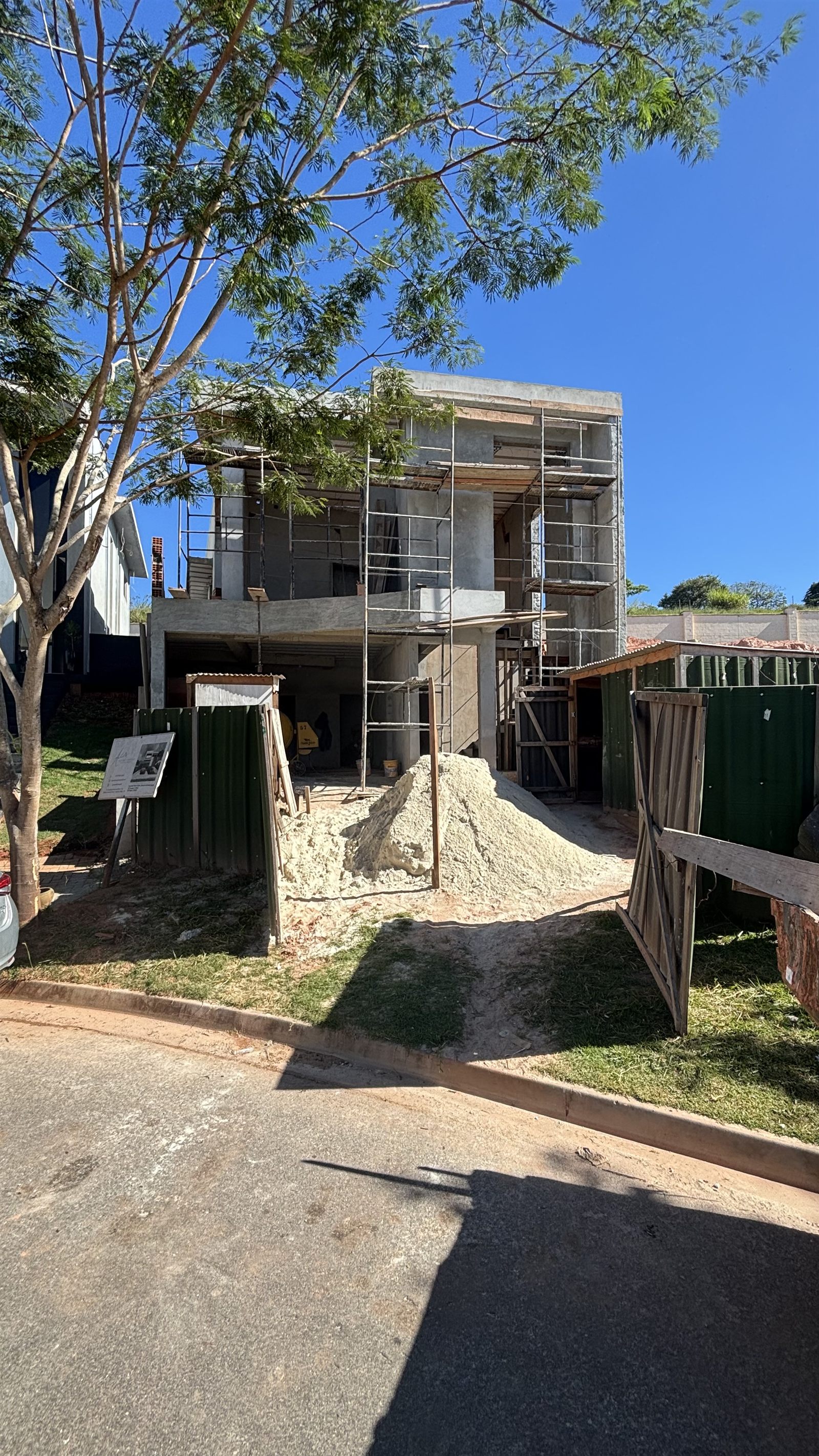 Obra — estrutura dos dois pavimentos em Abril/2026