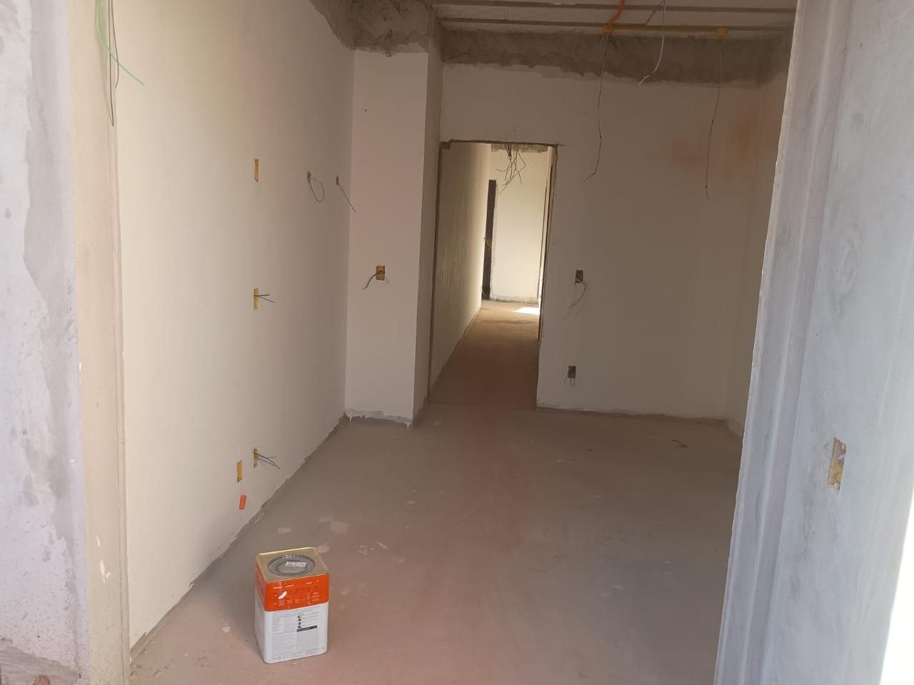 Obra — corredor interno em Junho/2026