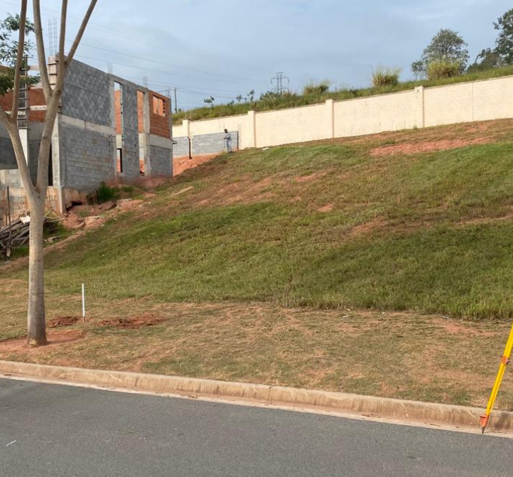 Obra — terreno do condomínio